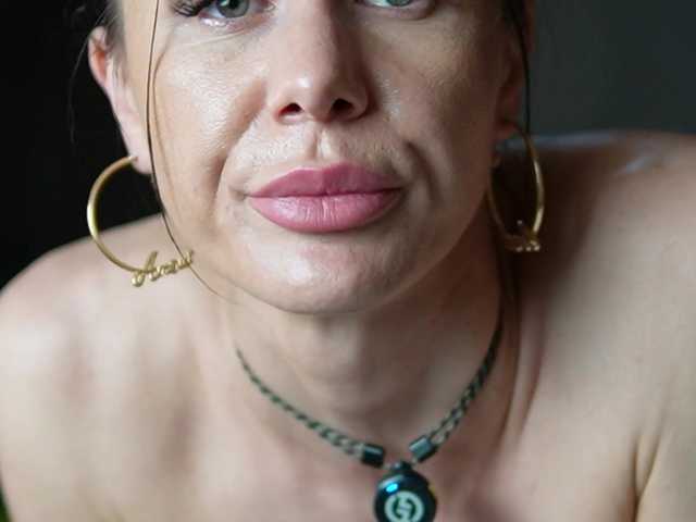 CelineHeaven live cam on BongaCams