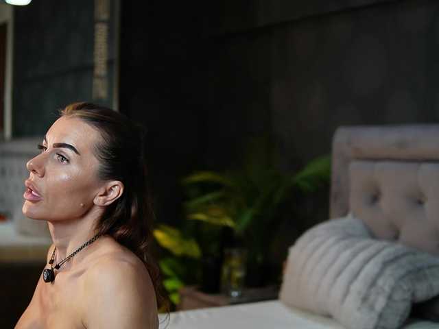 CelineHeaven live cam on BongaCams