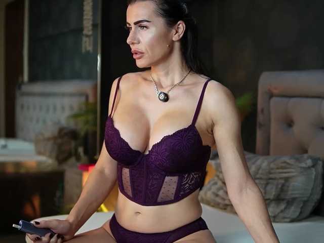 CelineHeaven live cam on BongaCams