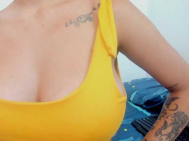 miaapons live cam on BongaCams