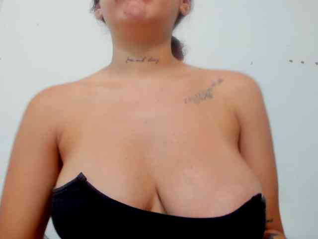 miaapons webcam