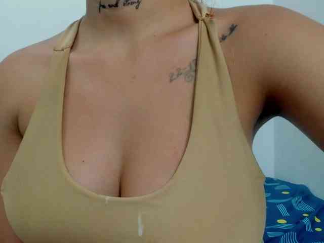miaapons webcam