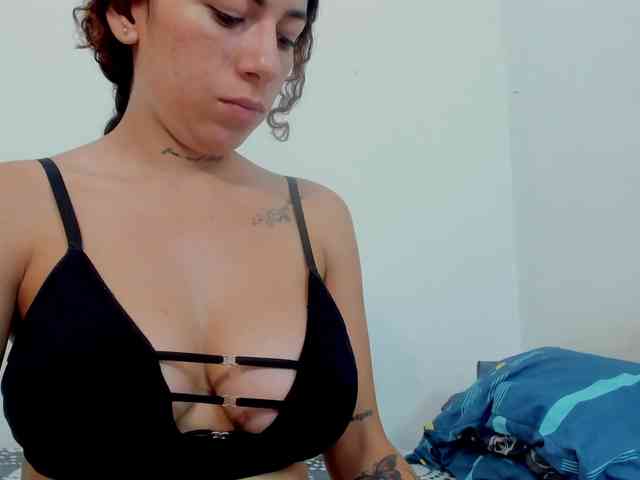 miaapons webcam