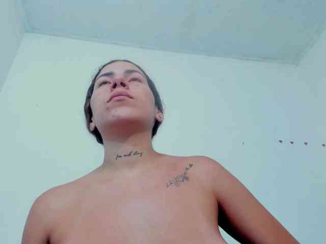 miaapons webcam