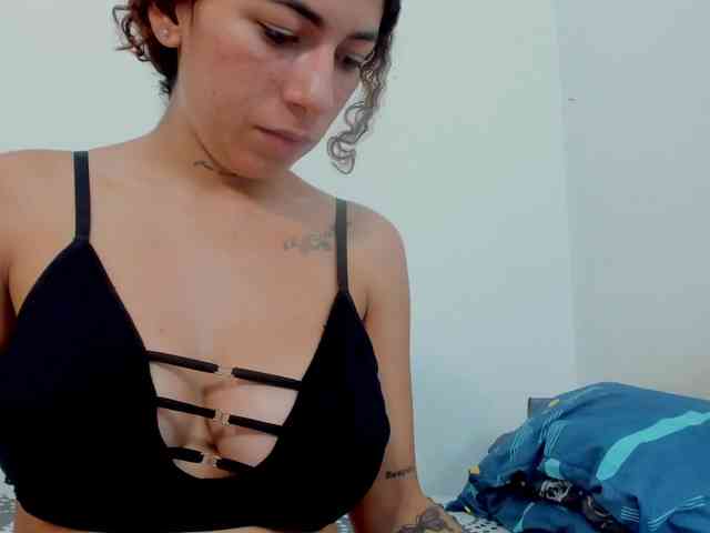 miaapons webcam
