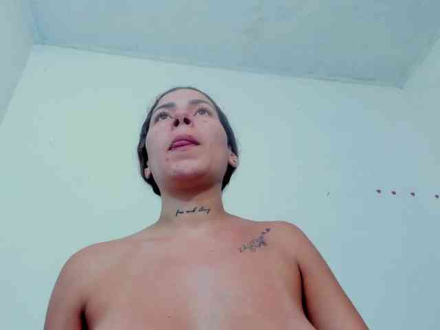 miaapons webcam