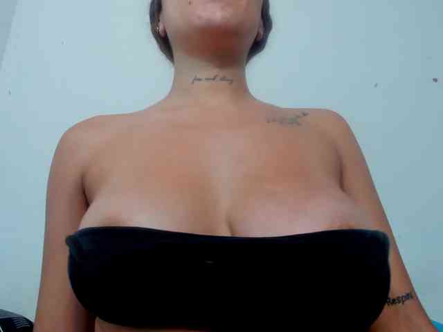 miaapons webcam