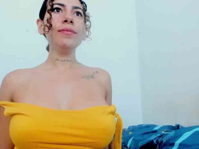 miaapons webcam