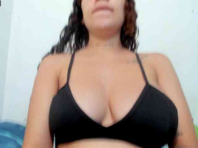 miaapons webcam