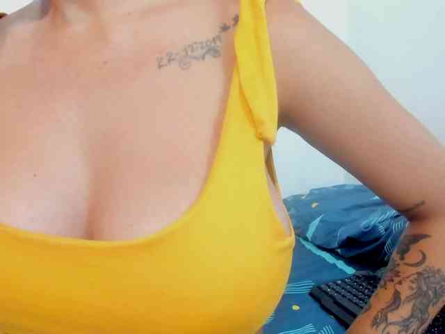 miaapons webcam