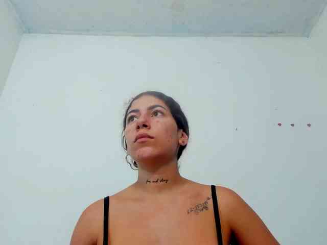 miaapons webcam