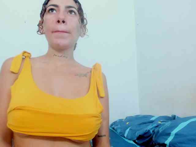 miaapons webcam