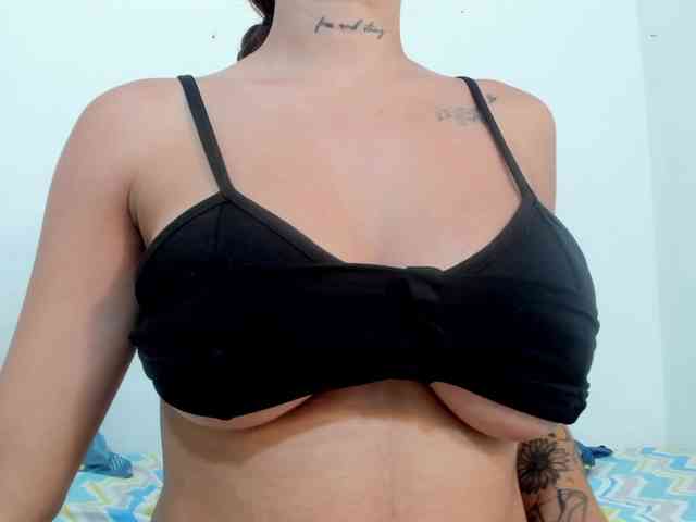 miaapons webcam