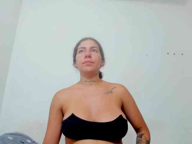 miaapons webcam