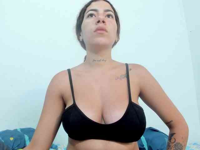 miaapons webcam