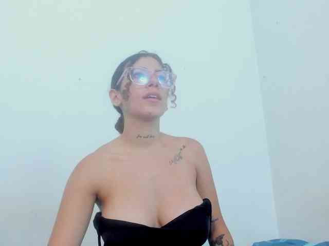 miaapons webcam