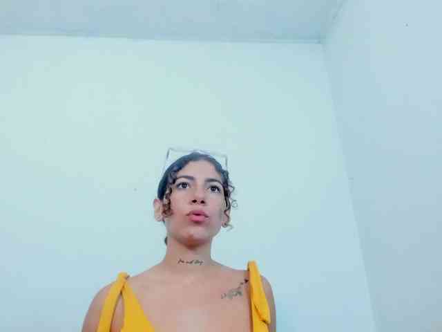 miaapons webcam