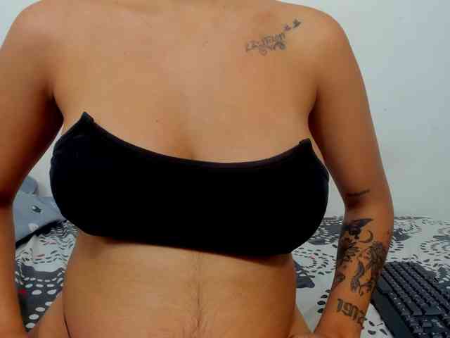 miaapons webcam