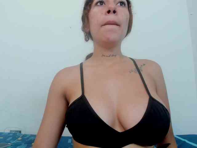 miaapons webcam