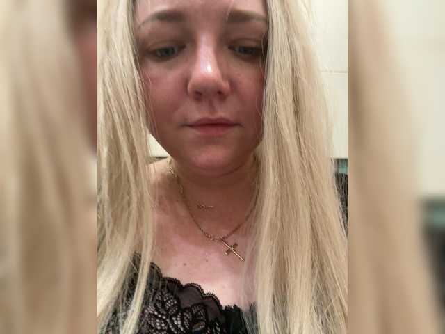 KiraMalina live cam preview