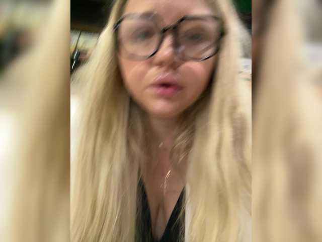 KiraMalina live cam preview