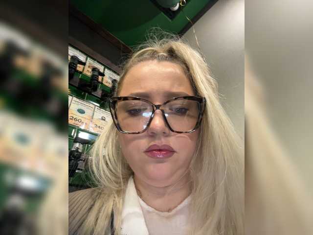 KiraMalina live cam on BongaCams