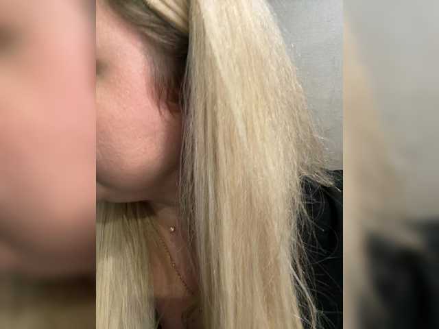 KiraMalina live cam preview