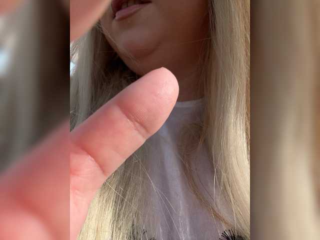 KiraMalina live cam on BongaCams