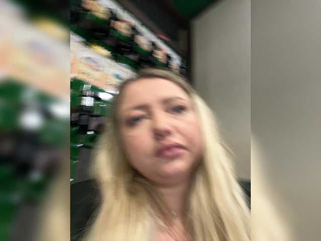 KiraMalina live cam preview