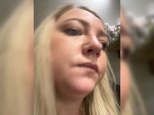 KiraMalina live cam preview