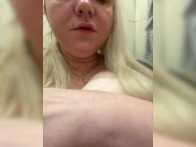 KiraMalina live cam preview
