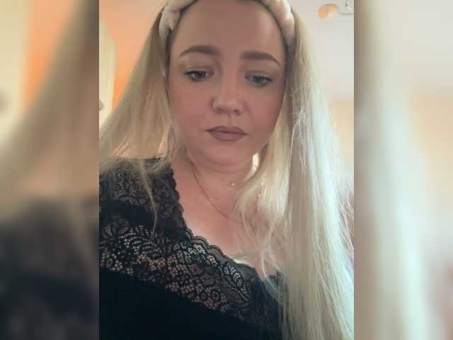 KiraMalina live cam preview