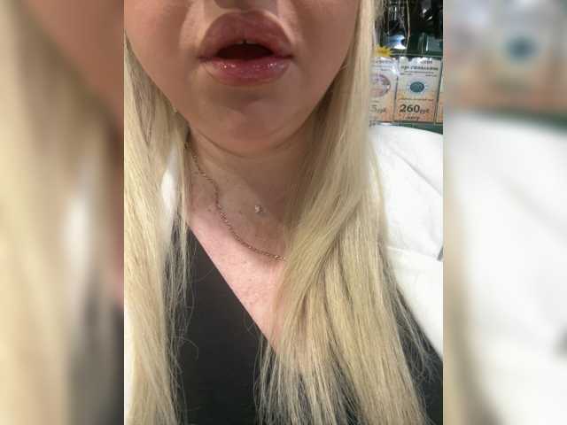 KiraMalina live cam on BongaCams