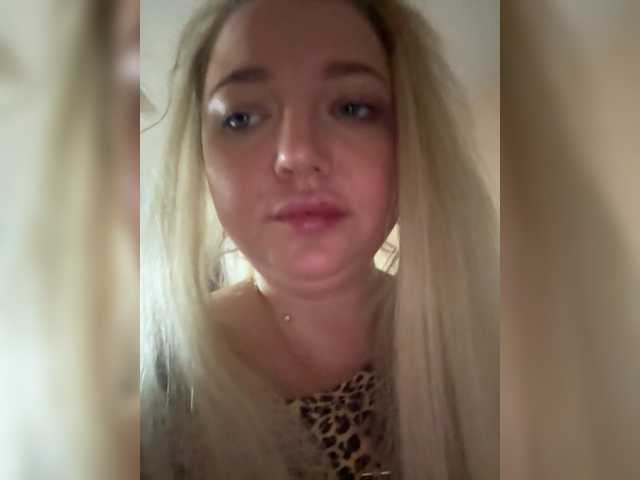 KiraMalina live cam preview