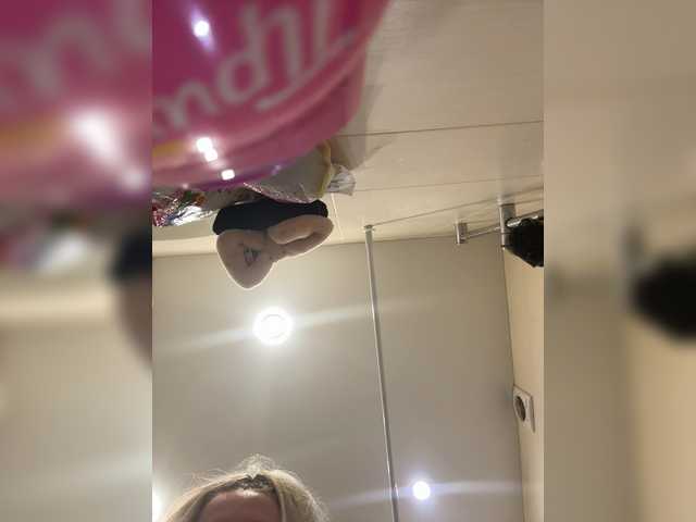 KiraMalina live cam on BongaCams