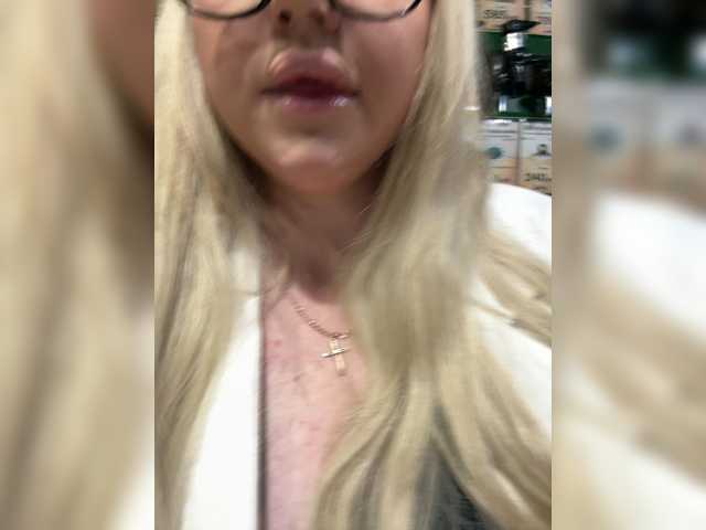 KiraMalina live cam preview