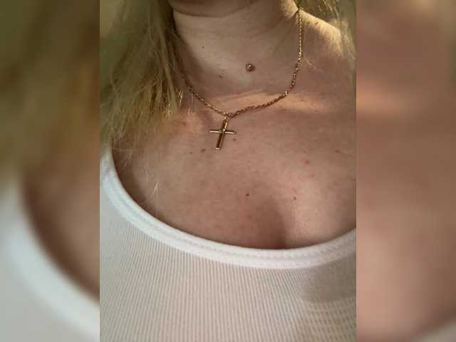 KiraMalina live cam on BongaCams