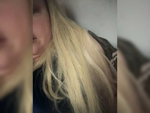 KiraMalina live cam on BongaCams