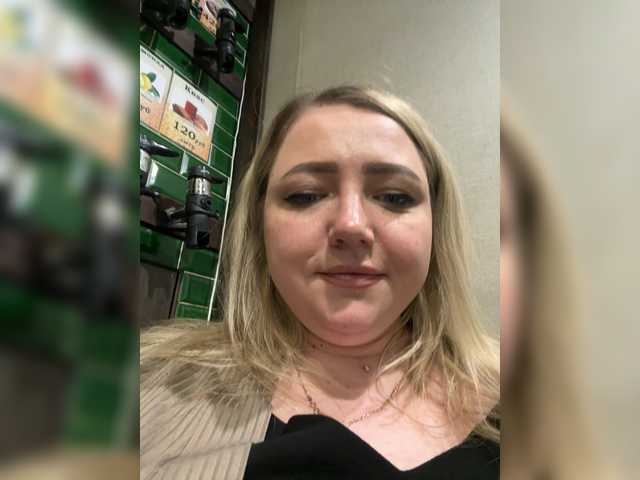 le modèle KiraMalina est en webcam porno dans un show sur le site bongacams, il possède les tags suivants: White/Caucasian,Blonde,Shaved