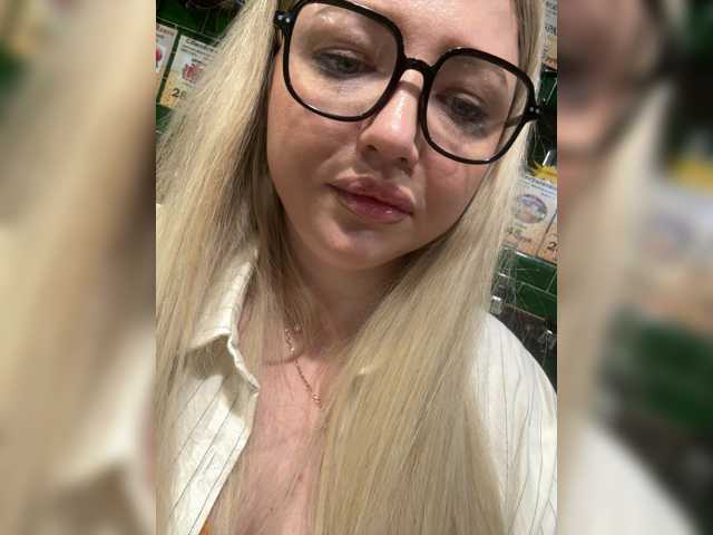 KiraMalina, en vivo ahora en BongaCams