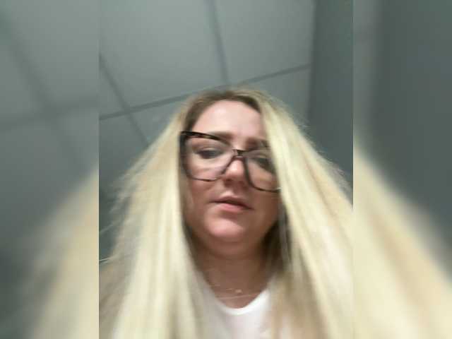 KiraMalina live cam preview