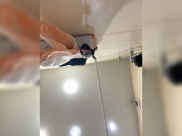 Chat with KiraMalina live cam