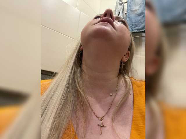 KiraMalina live cam preview