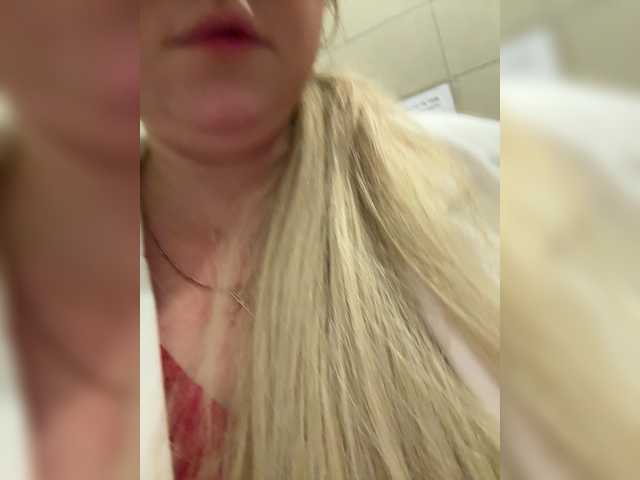 KiraMalina live cam preview