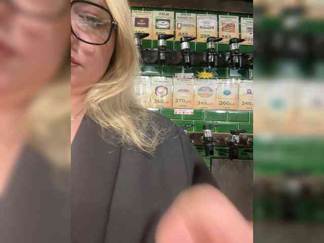 KiraMalina webcam