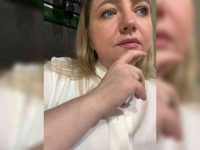 KiraMalina webcam