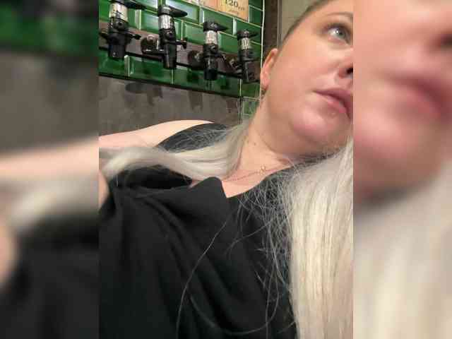 KiraMalina webcam