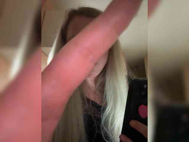 KiraMalina webcam
