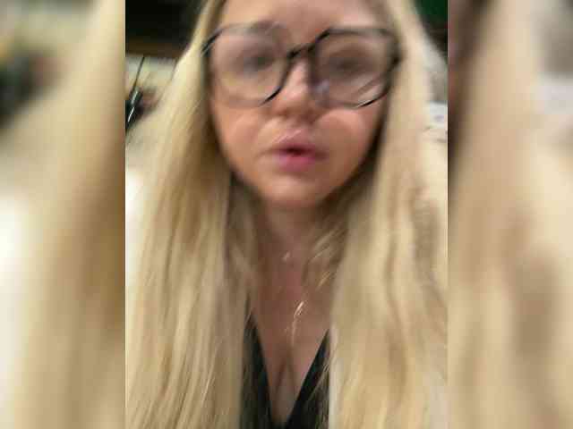 KiraMalina webcam