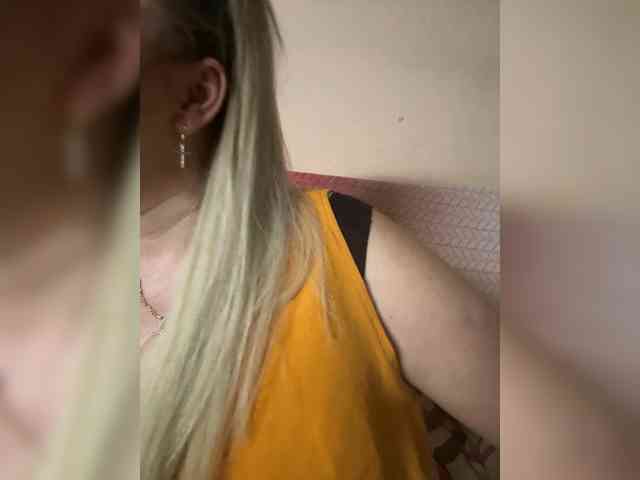 KiraMalina webcam